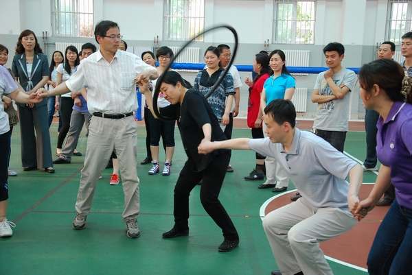 學(xué)校開展教工陽光體育健身運動