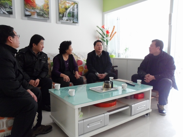 學(xué)校開展春節(jié)走訪慰問活動(dòng)