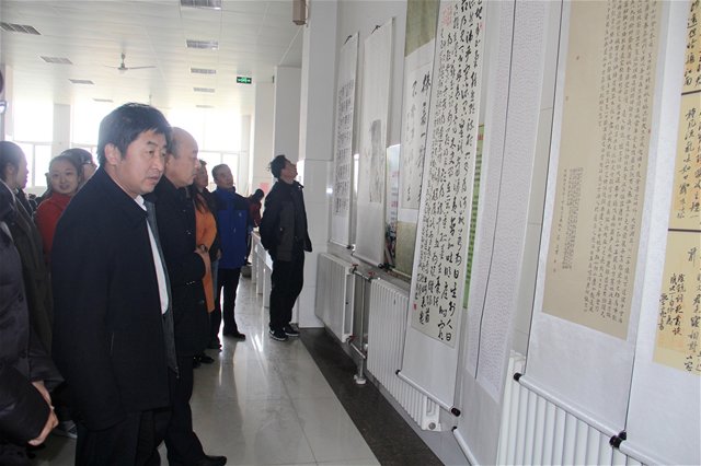 “樹師德、正師風(fēng)”美術(shù)書法作品在我校巡展