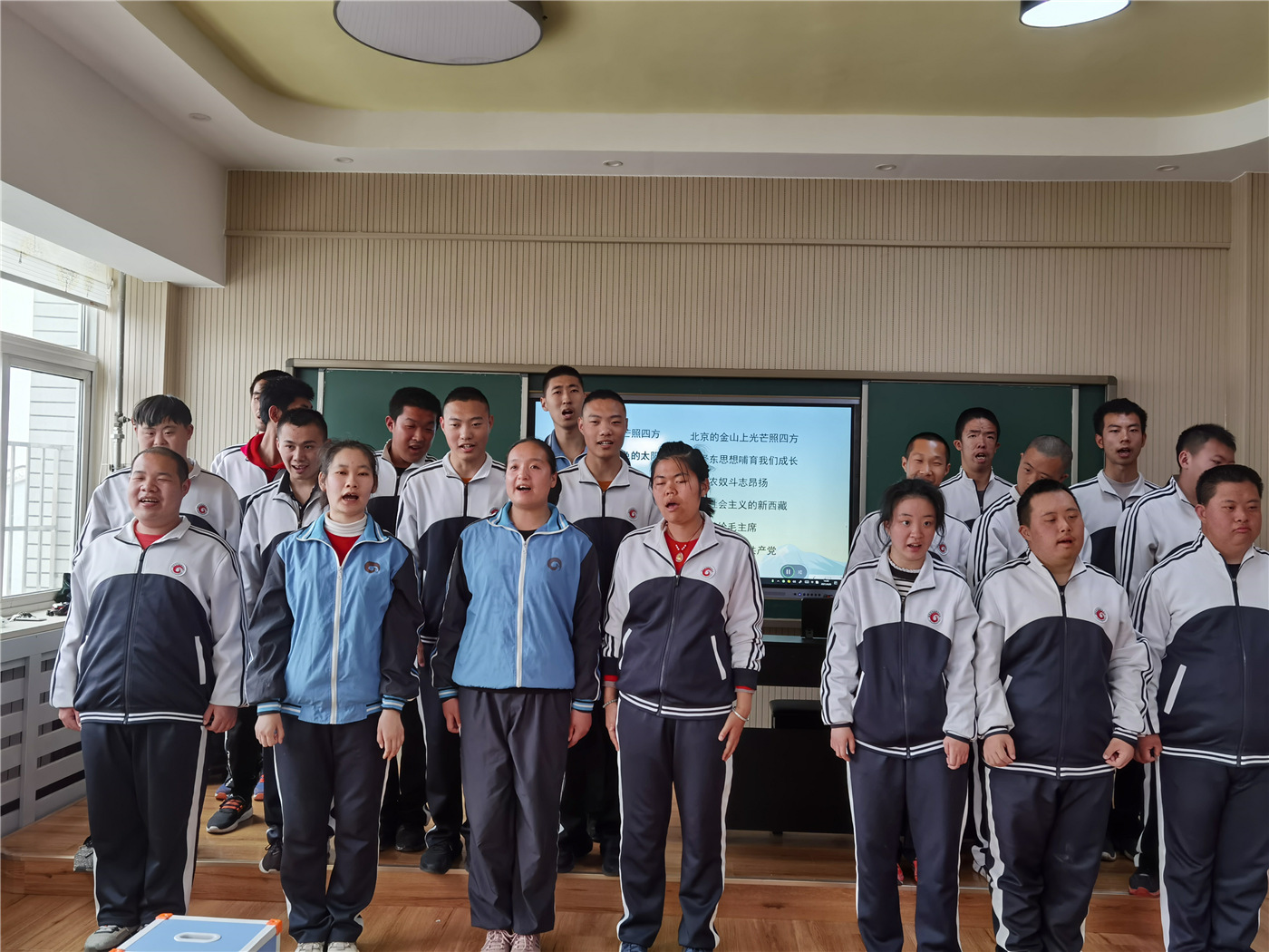 市特教中心組織開展“學黨史，感黨恩，永遠跟黨走”主題教育活動