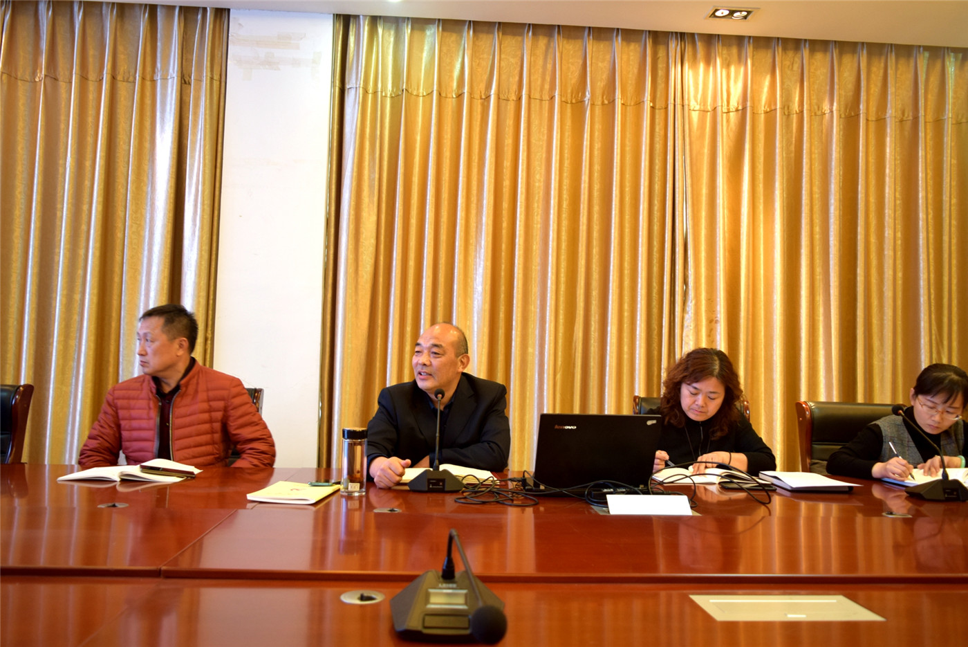 第三黨支部召開“不忘初心，牢記使命”專題黨課