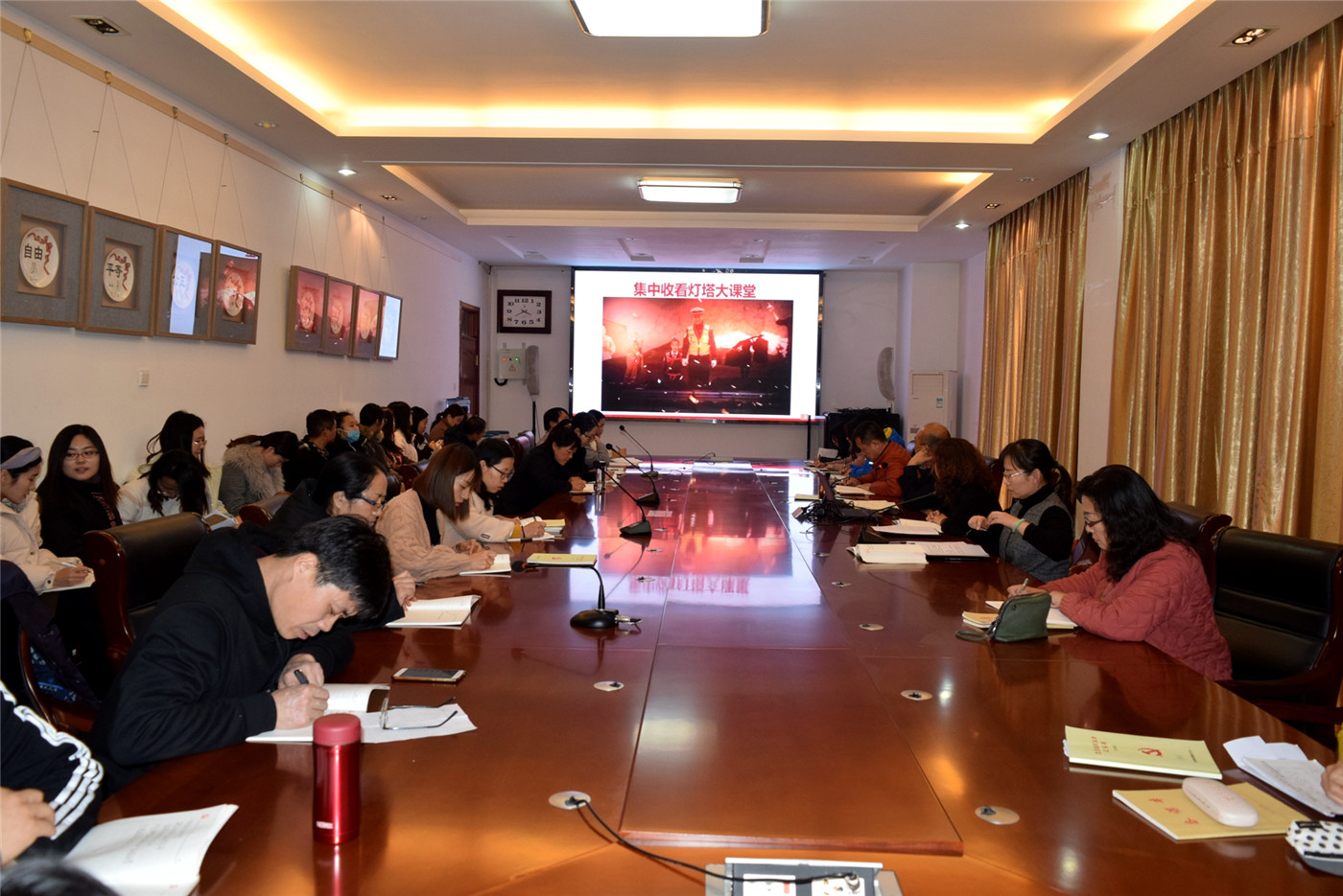 第三黨支部召開“不忘初心，牢記使命”專題黨課