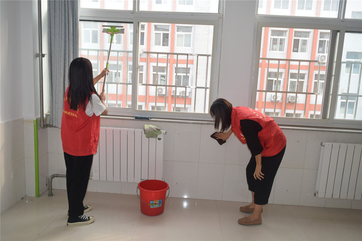 我校第三黨支部開(kāi)展“優(yōu)化育人環(huán)境 提升育人品質(zhì)”主題黨日活動(dòng)