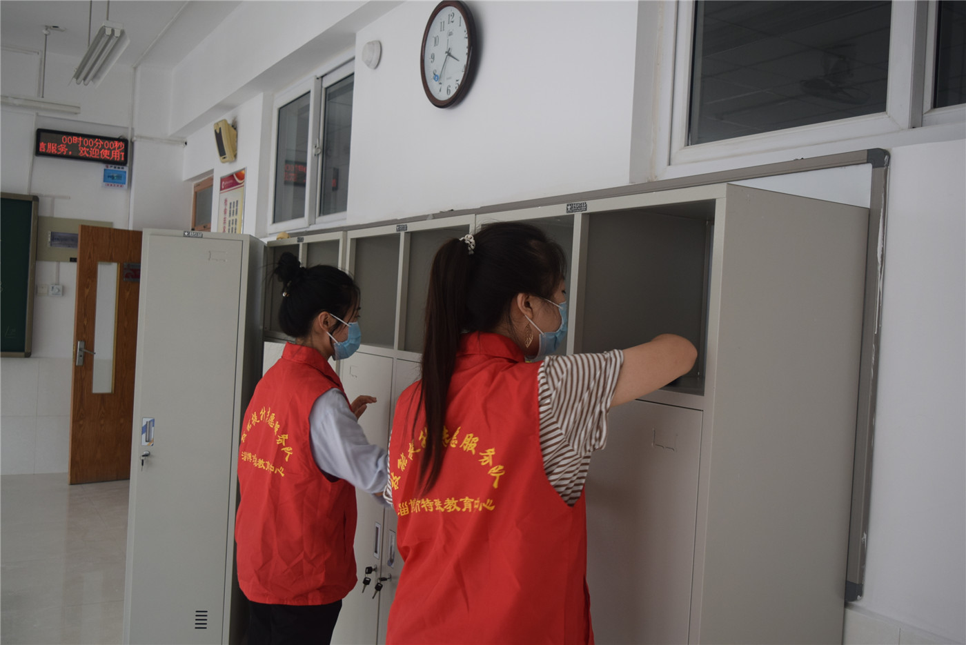 我校第三黨支部開(kāi)展“優(yōu)化育人環(huán)境 提升育人品質(zhì)”主題黨日活動(dòng)