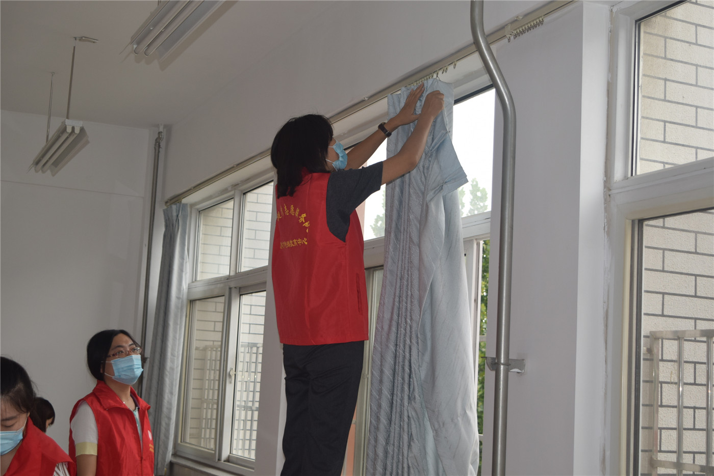 我校第三黨支部開(kāi)展“優(yōu)化育人環(huán)境 提升育人品質(zhì)”主題黨日活動(dòng)