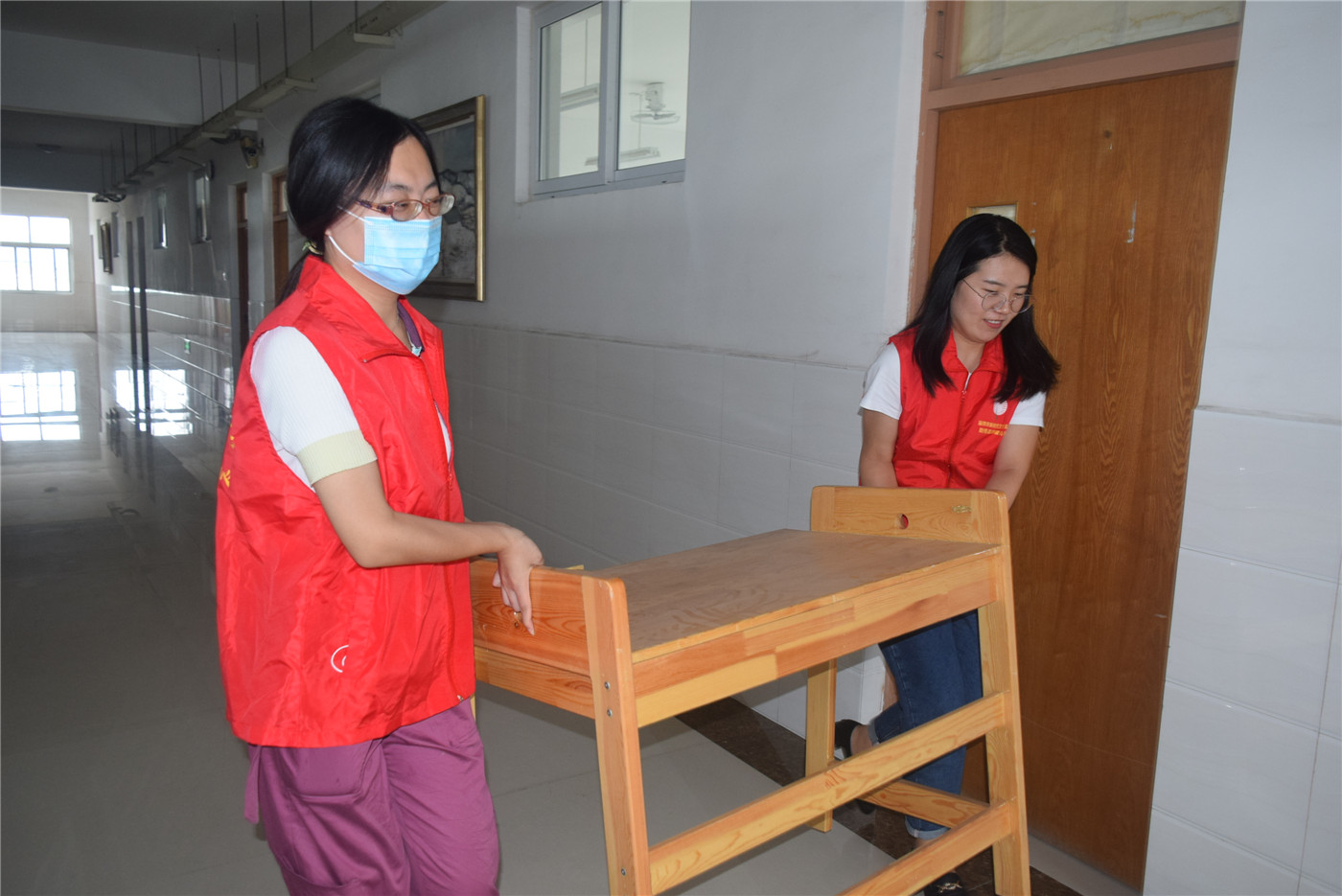 我校第三黨支部開(kāi)展“優(yōu)化育人環(huán)境 提升育人品質(zhì)”主題黨日活動(dòng)