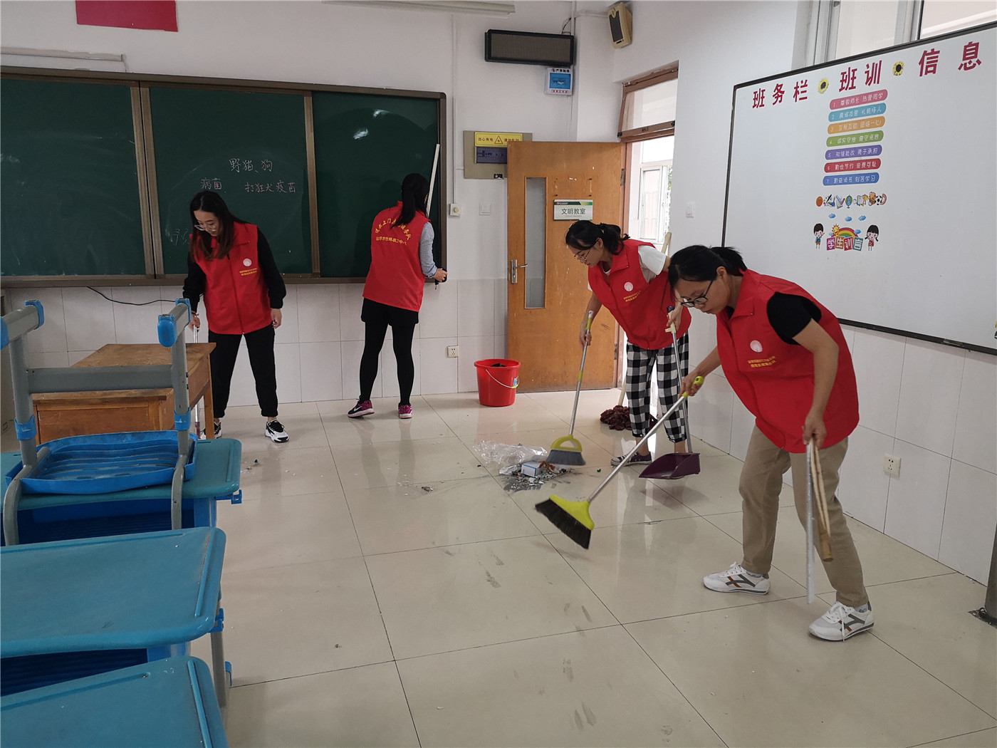 我校第三黨支部開(kāi)展“優(yōu)化育人環(huán)境 提升育人品質(zhì)”主題黨日活動(dòng)