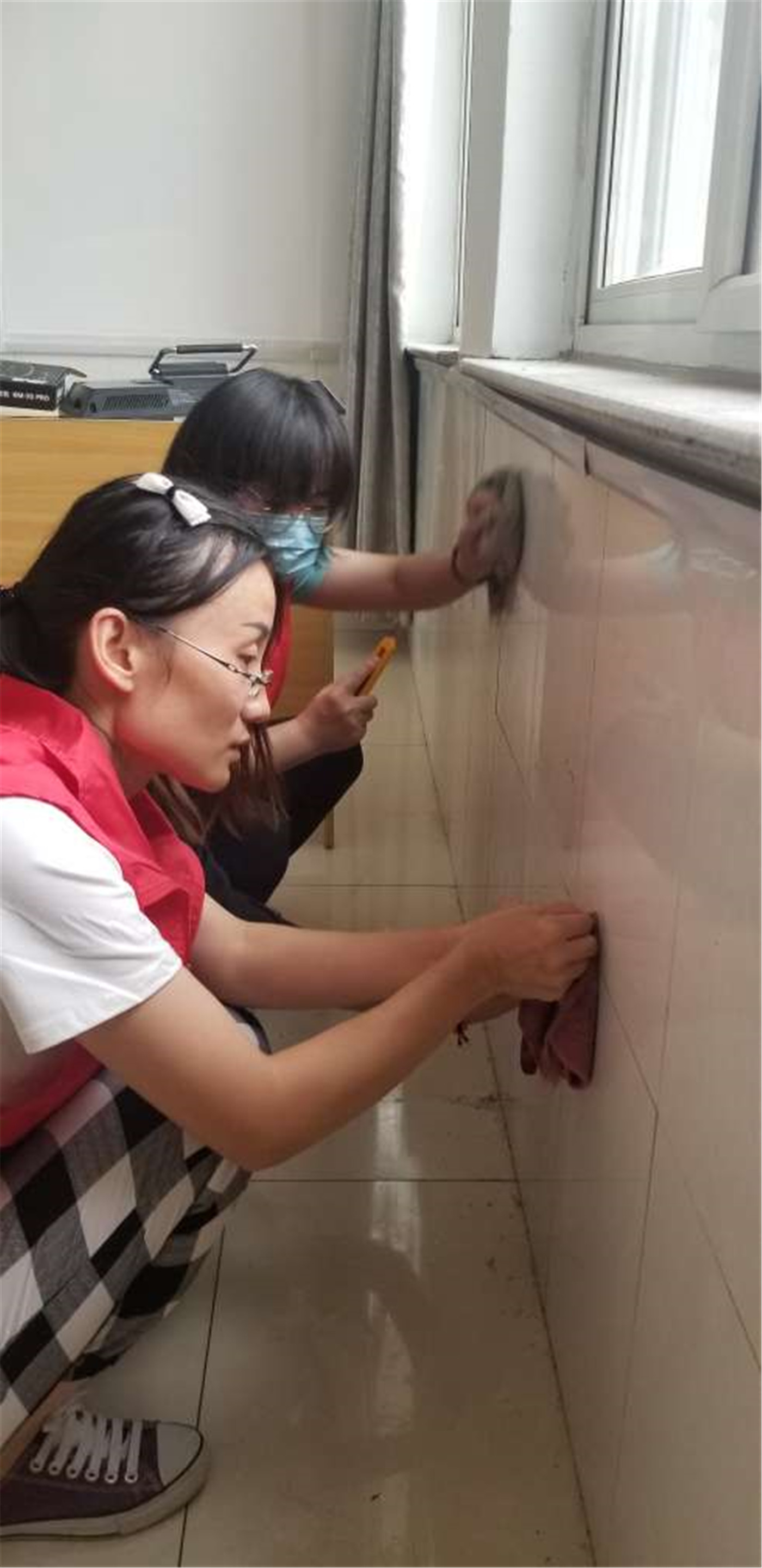 我校第三黨支部開(kāi)展“優(yōu)化育人環(huán)境 提升育人品質(zhì)”主題黨日活動(dòng)