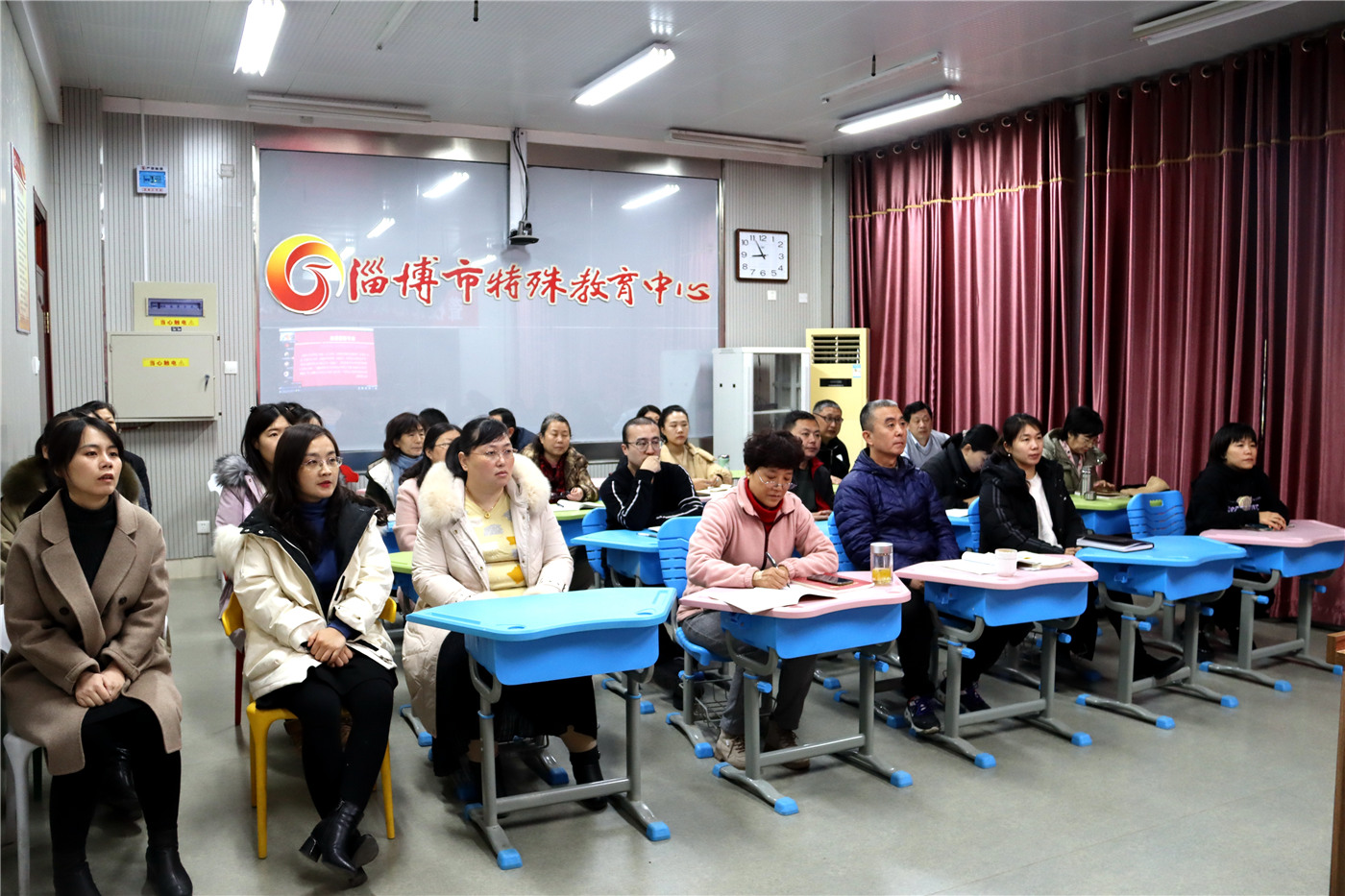 站好思政課講臺(tái)，提高立德樹(shù)人實(shí)效