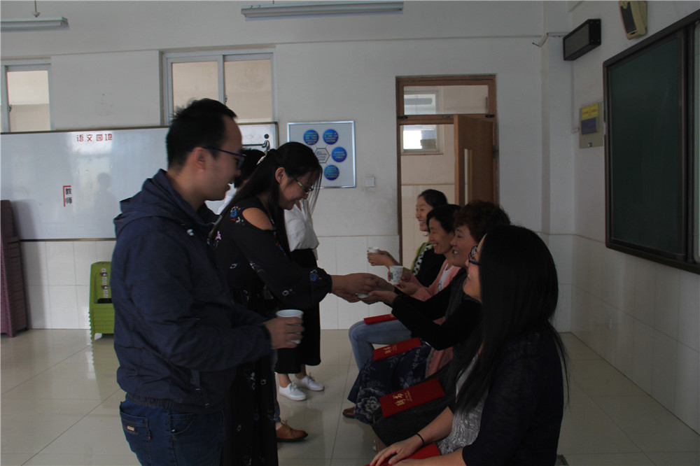 淄博市特殊教育中心師徒結(jié)對傳幫帶 青藍(lán)工程促發(fā)展