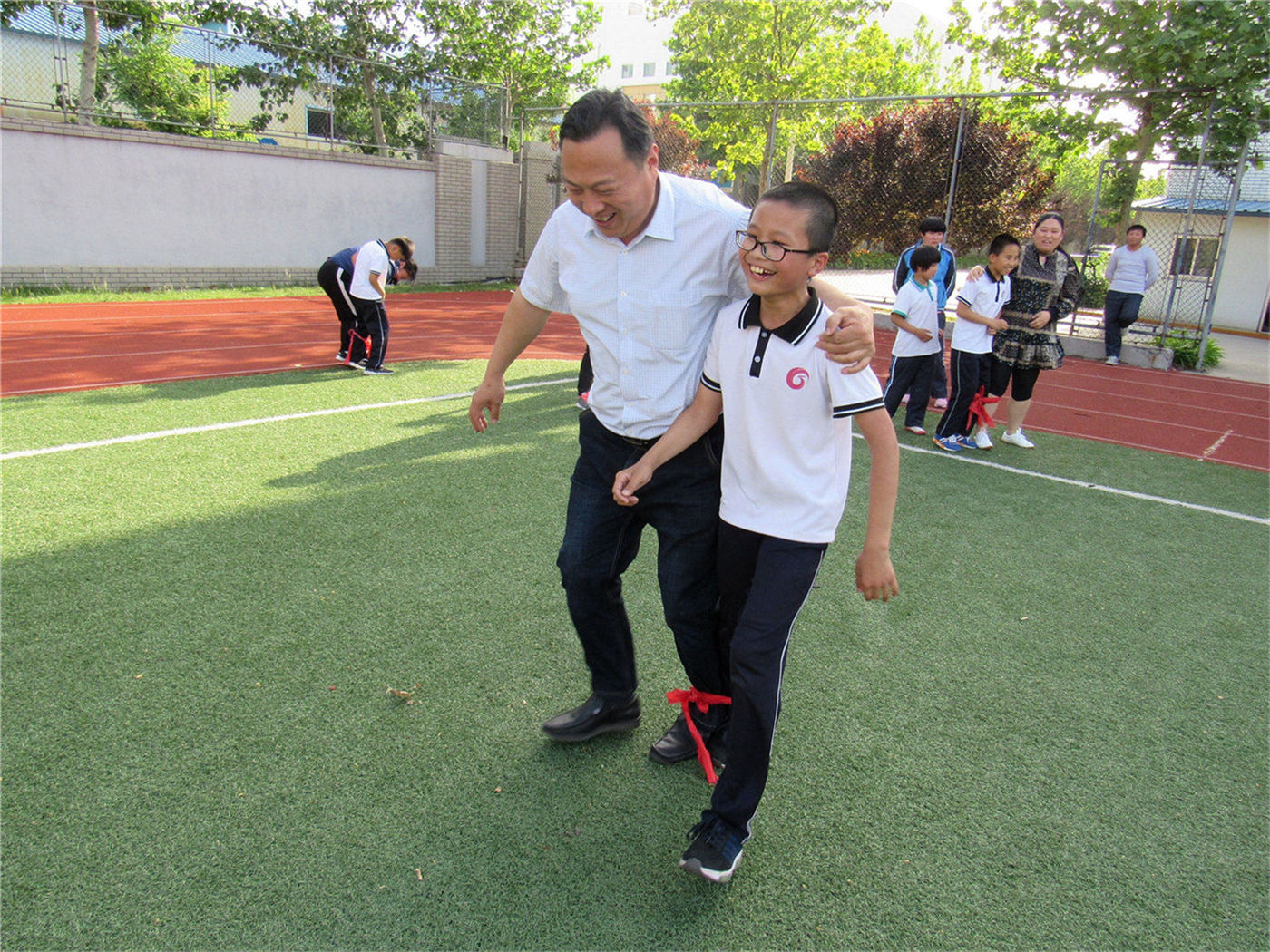 學(xué)科展示顯風(fēng)采，陽光體育促成長