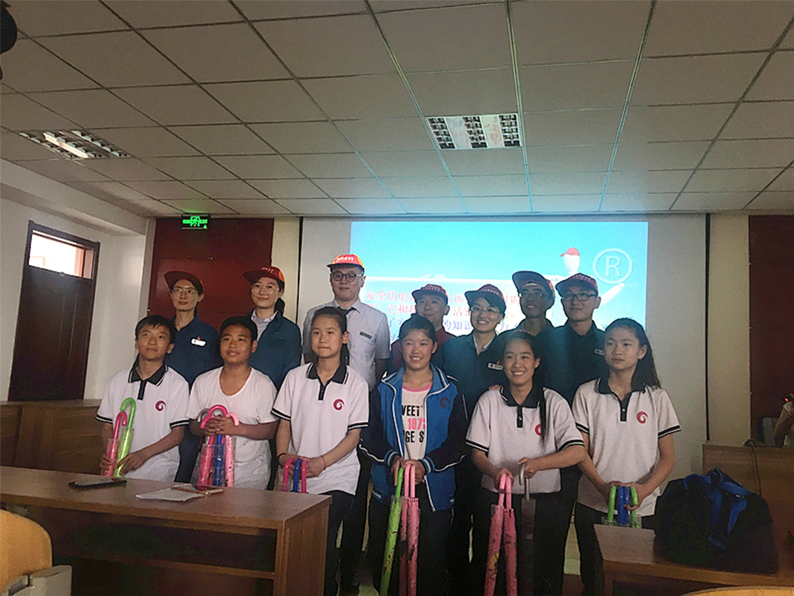 善小獻(xiàn)禮六一節(jié) 安全用電要記牢