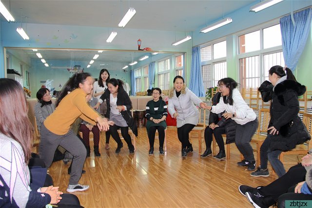 智慧啟心，快樂(lè)育人——我校開(kāi)展教師團(tuán)體心理輔導(dǎo)活動(dòng)