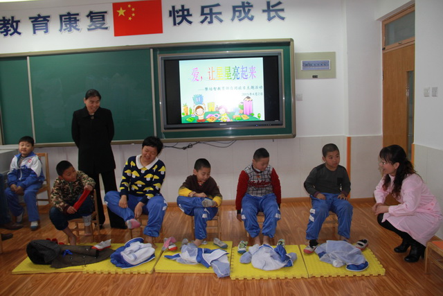 我校組織開展“愛，讓星星亮起來”自閉癥日主題活動