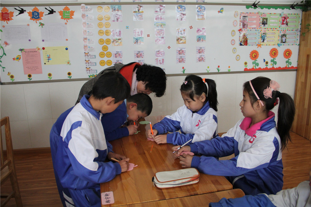 市特殊教育中心舉行“點亮藍燈 與愛同行”自閉癥日系列活動