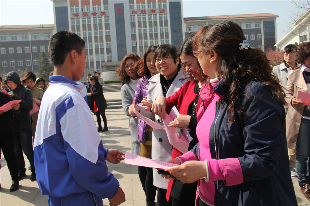市特殊教育中心舉行“點亮藍燈 與愛同行”自閉癥日系列活動