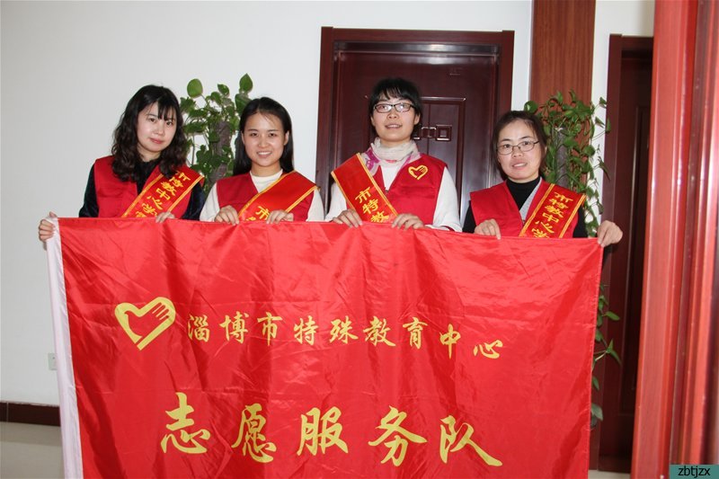 學(xué)雷鋒志愿服務(wù)隊(duì)為重殘兒童送教上門