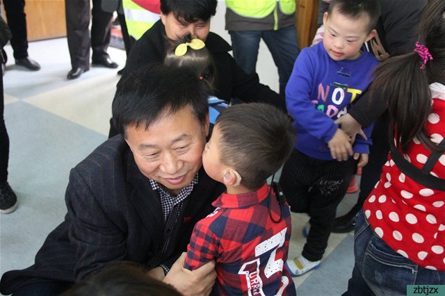 凝聚共識，共創(chuàng)文明--市體育中心、市特教中心文明共建暨綠茵志愿者服務(wù)隊(duì)愛心服務(wù)基地揭牌儀式活動成功舉行