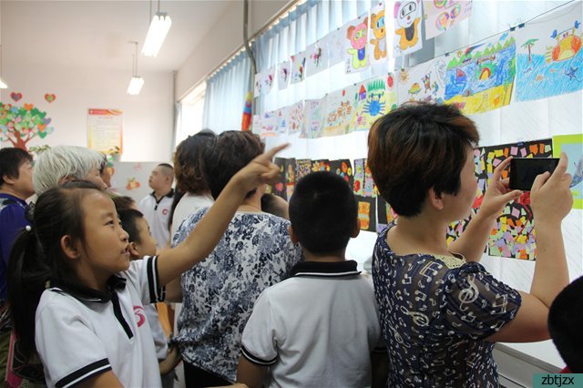 我校舉行“快樂(lè)向前沖”學(xué)科素養(yǎng)展示活動(dòng)