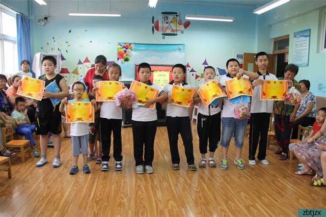 我校舉行“快樂(lè)向前沖”學(xué)科素養(yǎng)展示活動(dòng)