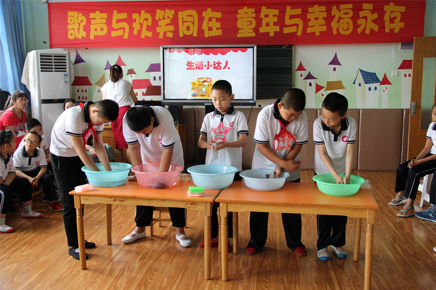 市特教中心舉行“自信童年  快樂成長(zhǎng)”學(xué)科素養(yǎng)展示活動(dòng)