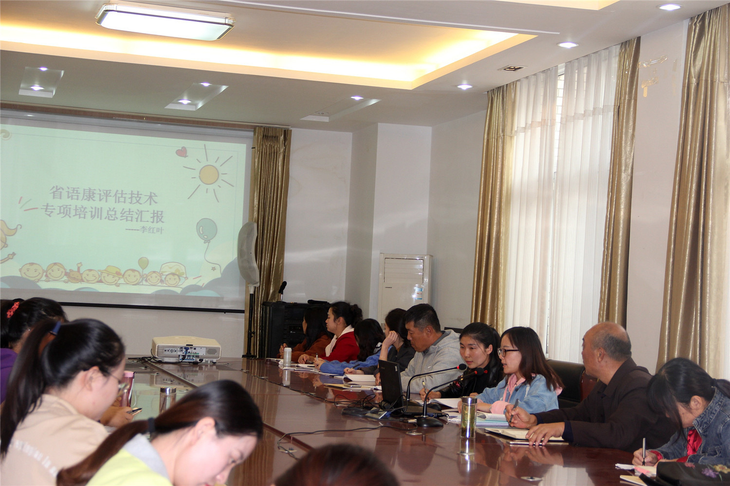 市特教中心開展“教師專業(yè)化發(fā)展系列培訓(xùn)”活動