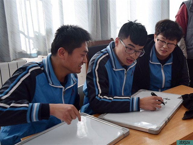 我校職教部組織語(yǔ)文學(xué)科知識(shí)競(jìng)賽