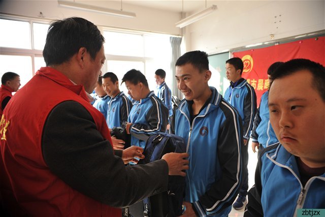 因愛筑夢 你我同行 ——特教獻(xiàn)愛心 魯網(wǎng)慶祝上線二十周年