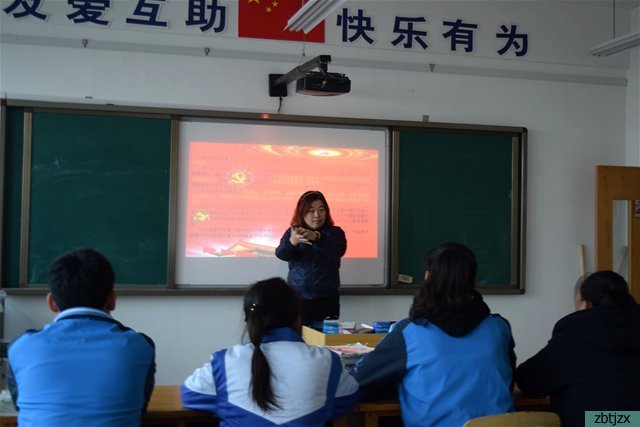 學(xué)校組織“手語(yǔ)說(shuō)十九大”專(zhuān)題教育活動(dòng)