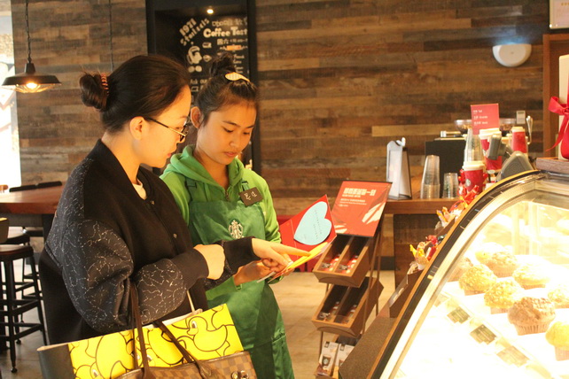 市特教中心開(kāi)展“聾生走進(jìn)星巴克”職業(yè)體驗(yàn)活動(dòng)