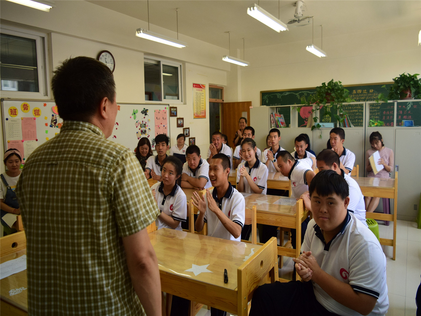 共上一堂專題輔導課  共講勞動創(chuàng)造美好生活