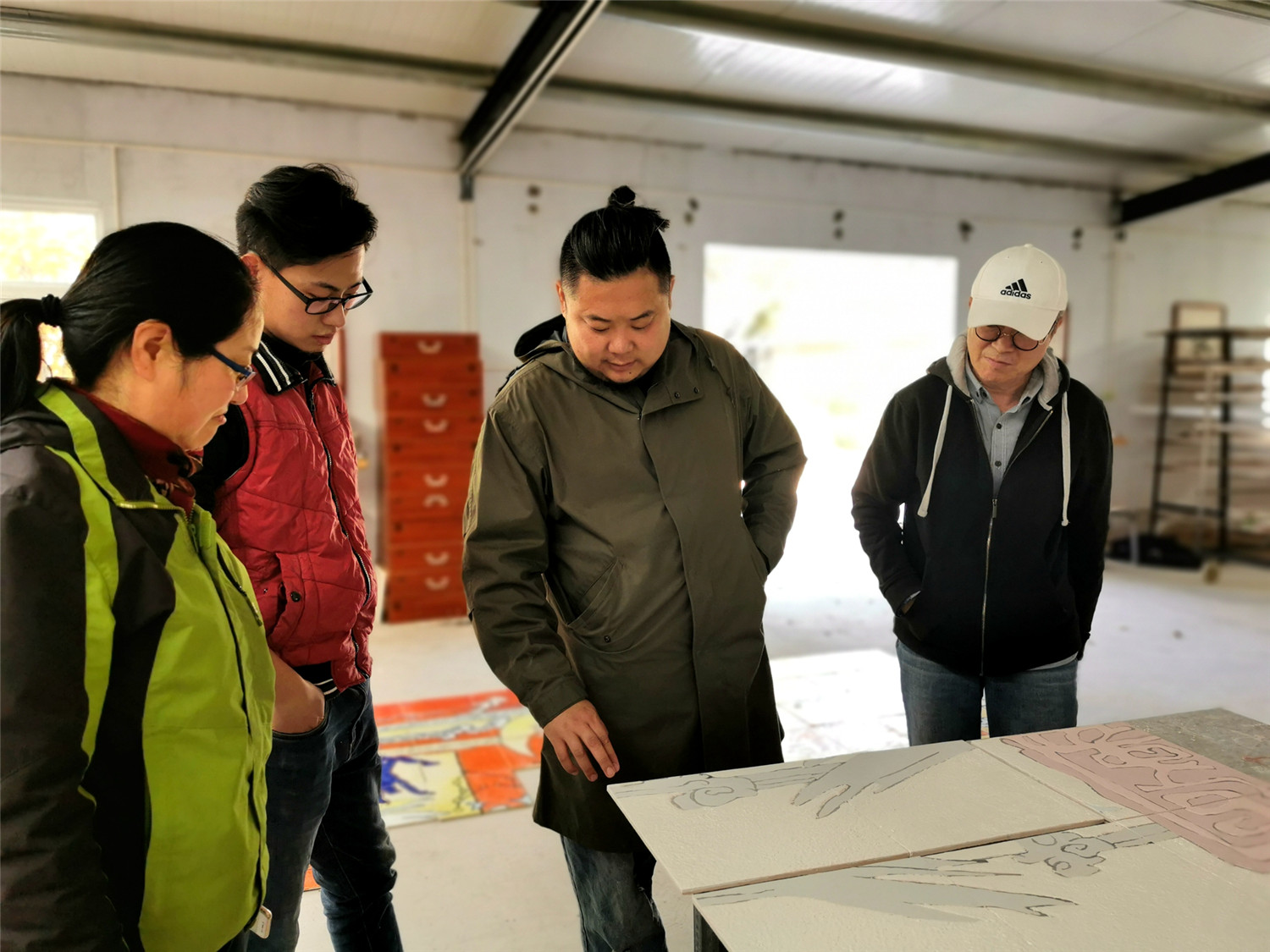 孫亞飛指導《生命之光》創(chuàng)作