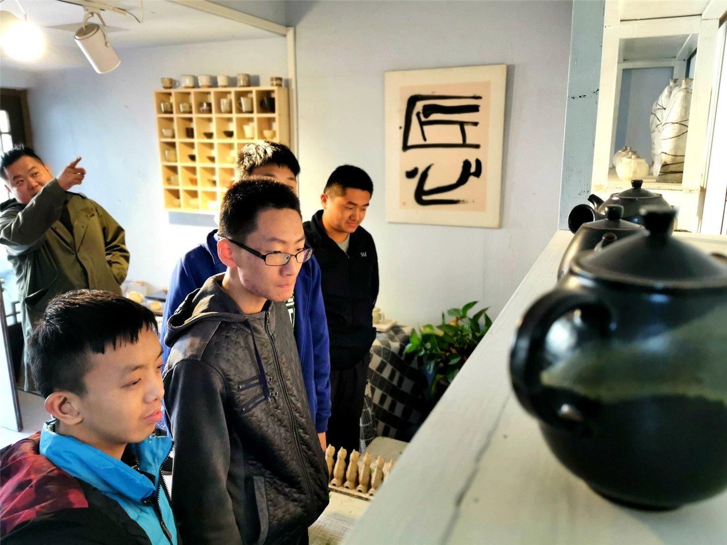 孫亞飛指導《生命之光》創(chuàng)作