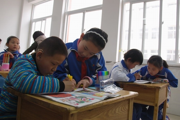 淄博特教中心與柳泉藝校學(xué)生開展“同上一節(jié)課”聯(lián)誼活動