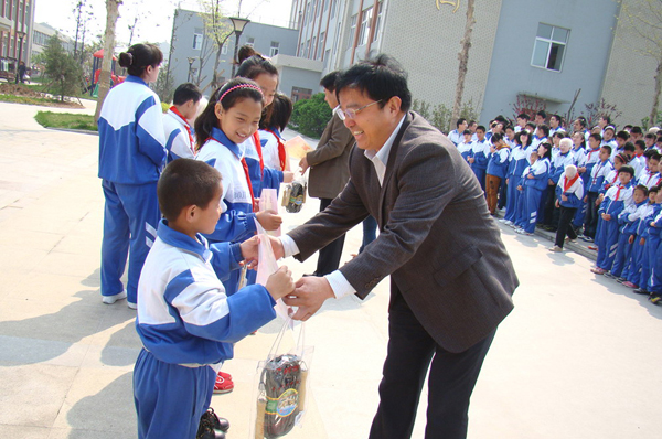 市特教中心舉行班級結對放風箏比賽