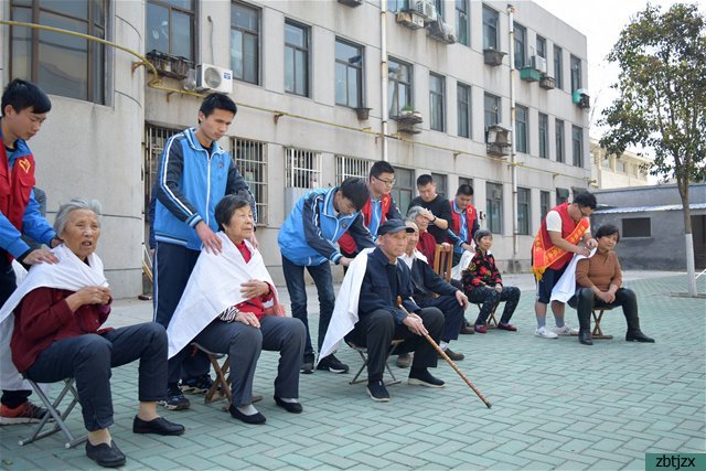 我校開展“關(guān)愛夕陽紅 陽光助老”志愿服務活動