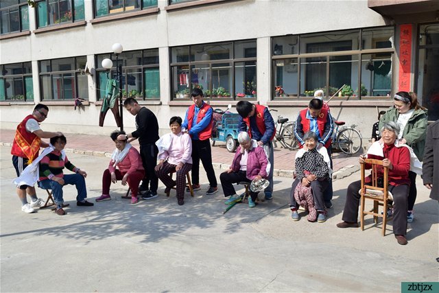 我校開展“關(guān)愛夕陽紅 陽光助老”志愿服務活動