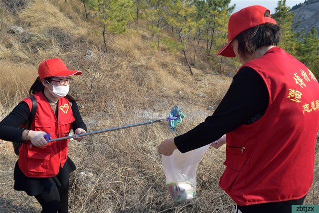 我校開展“生態(tài)寶山 綠色環(huán)?！敝驹阜?wù)活動