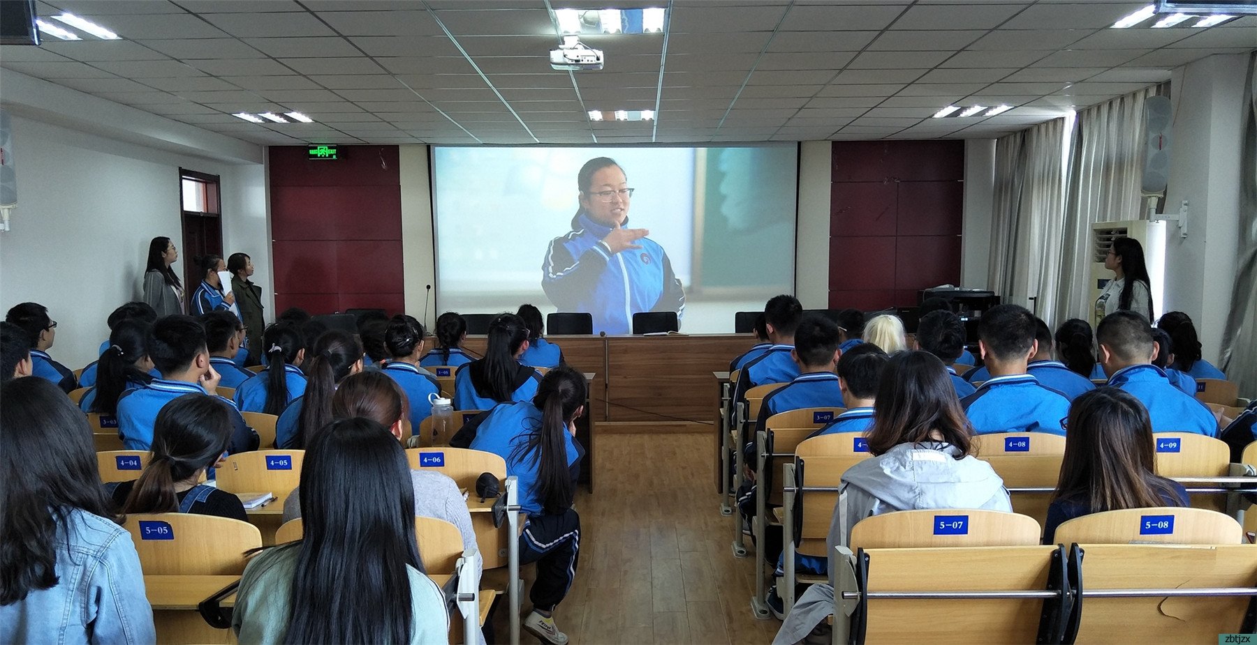 我校開展“不忘初心 緊跟黨走”主題團(tuán)日活動