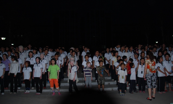 淄博市特殊教育中心組織盲聾學(xué)生夜間集會疏散演練