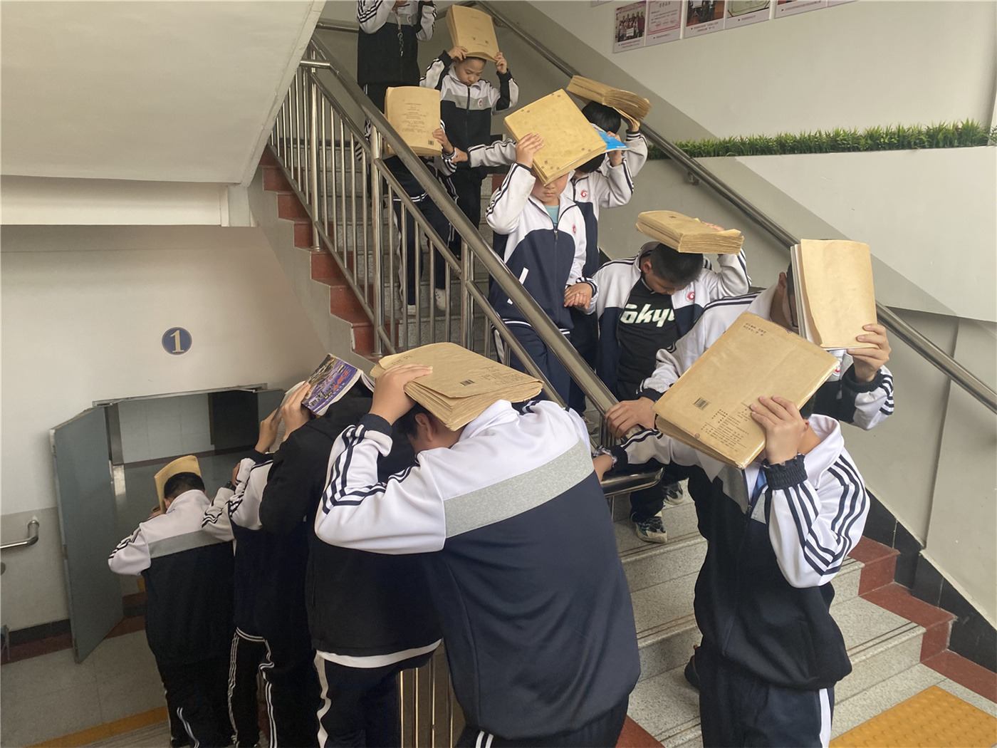 防震減災  警鐘長鳴