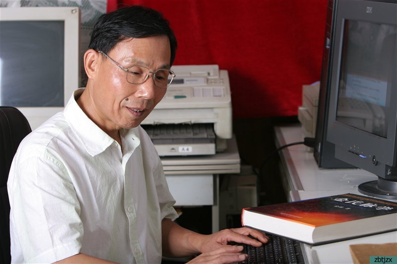 金氏脈學創(chuàng)始人、中國第一位盲人博士、全國自強模范、中國脈象研究員——金偉