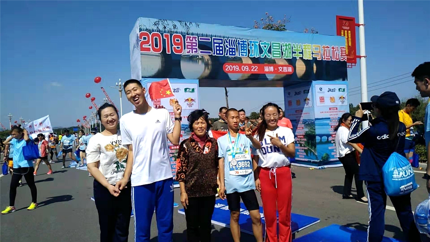 拼搏運(yùn)動(dòng) 向祖國(guó)獻(xiàn)禮