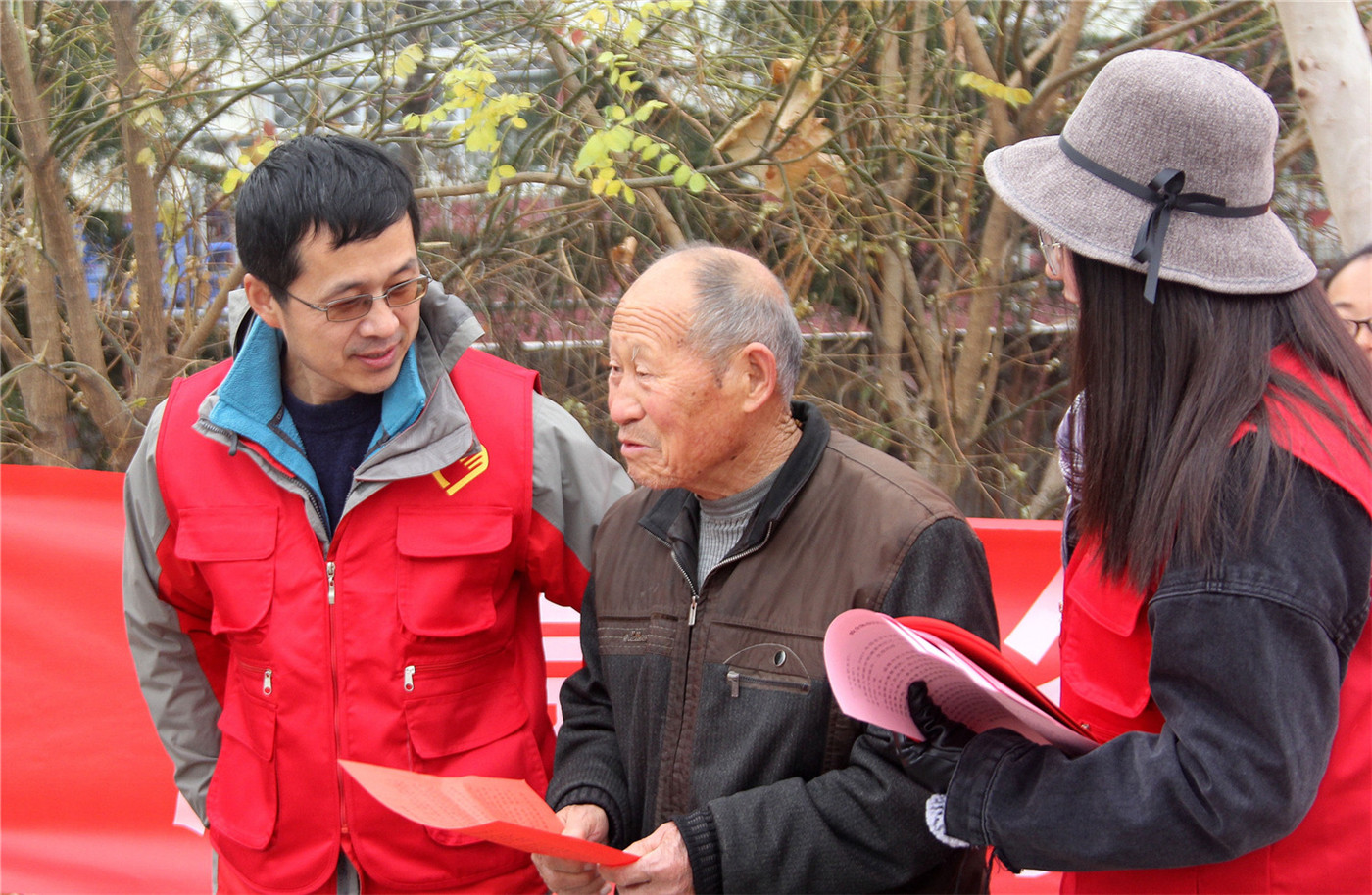 志愿服務進社區(qū) 文明創(chuàng)建我先行